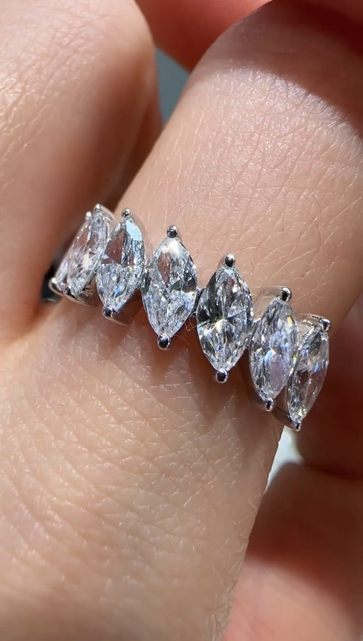 【闪购商品】实验室培育钻石18K金镶嵌马眼排戒11圈