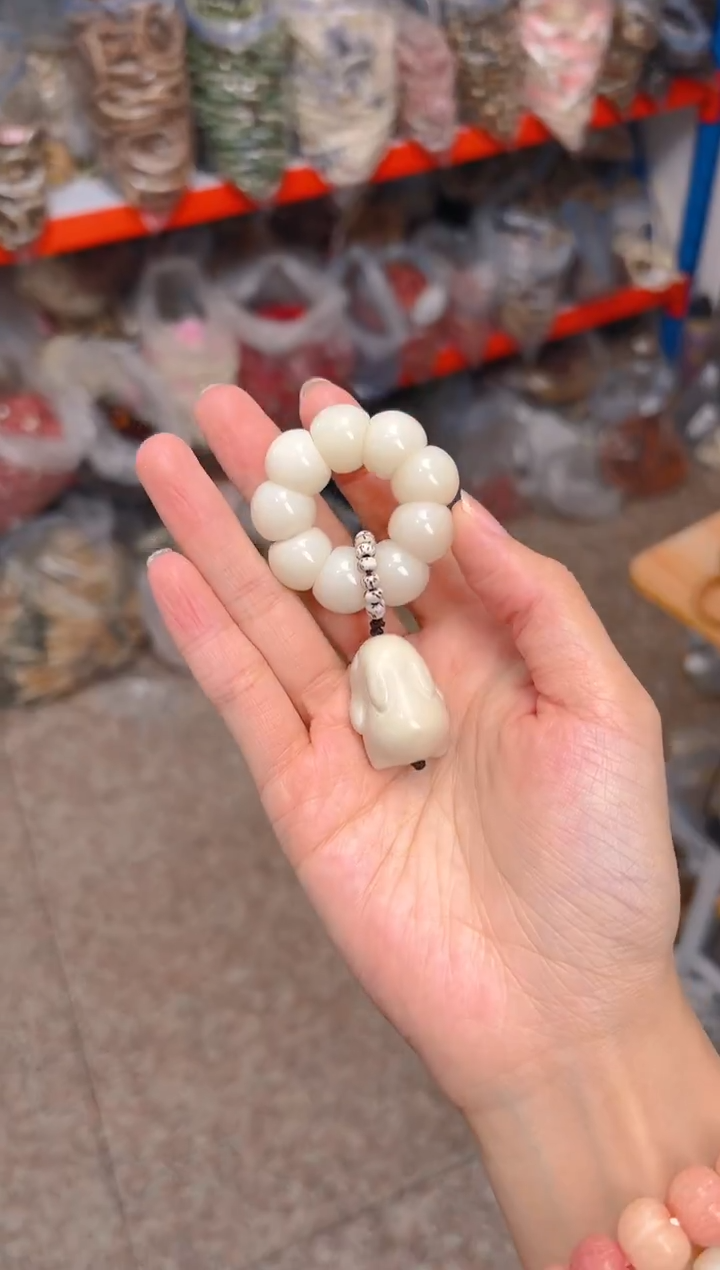 吊坠菩提根/象牙果荔枝栋手捻 白色兔