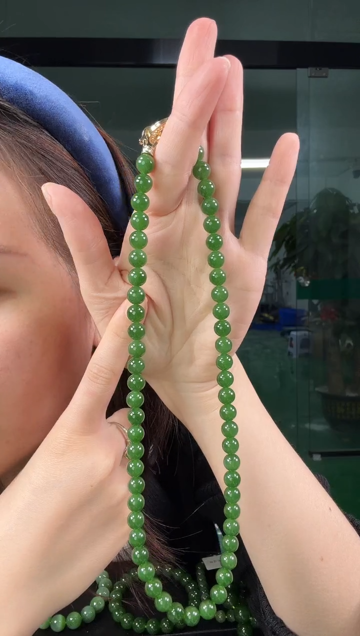 项链未镶嵌和田玉（碧玉）碧玉8mm菠菜绿项链