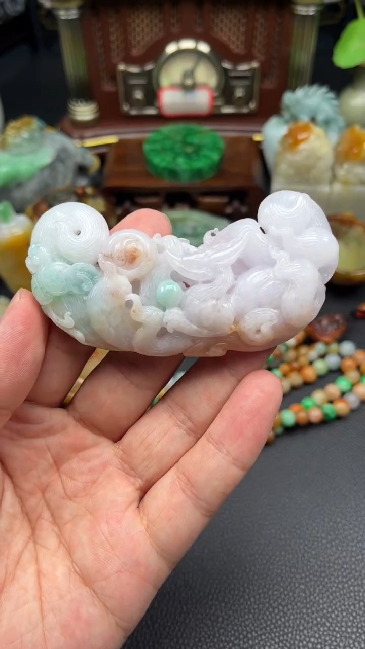 翡翠未镶嵌颈饰九尾狐锁牌