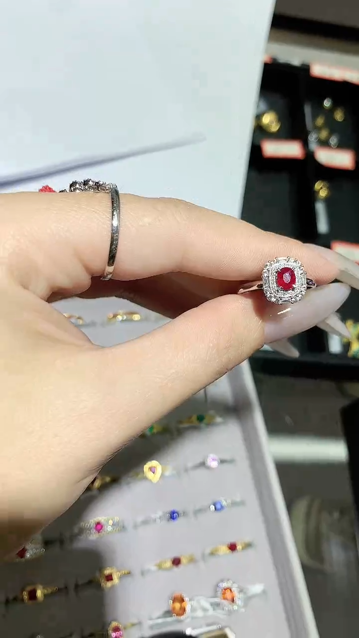 【闪购商品】红宝石戒指18K金镶嵌戒指