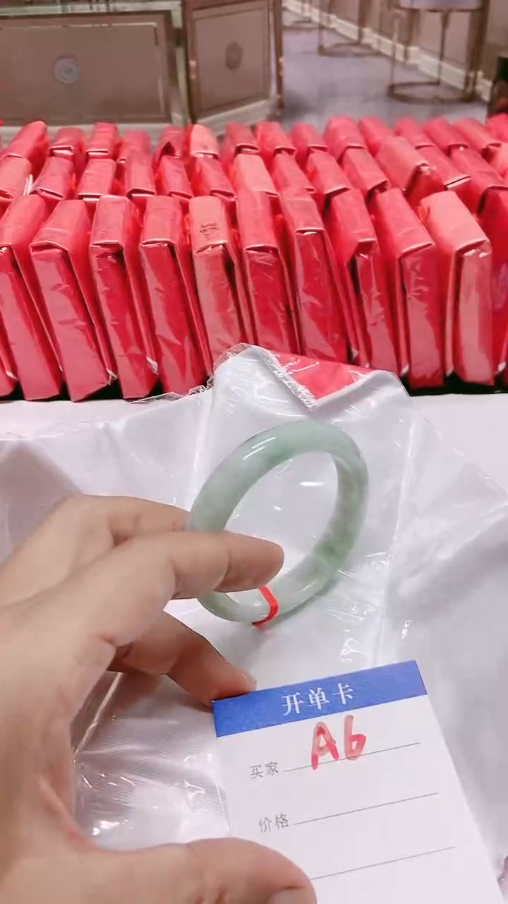 翡翠手镯未镶嵌6拍哪个图片就是发哪个55.2圈口