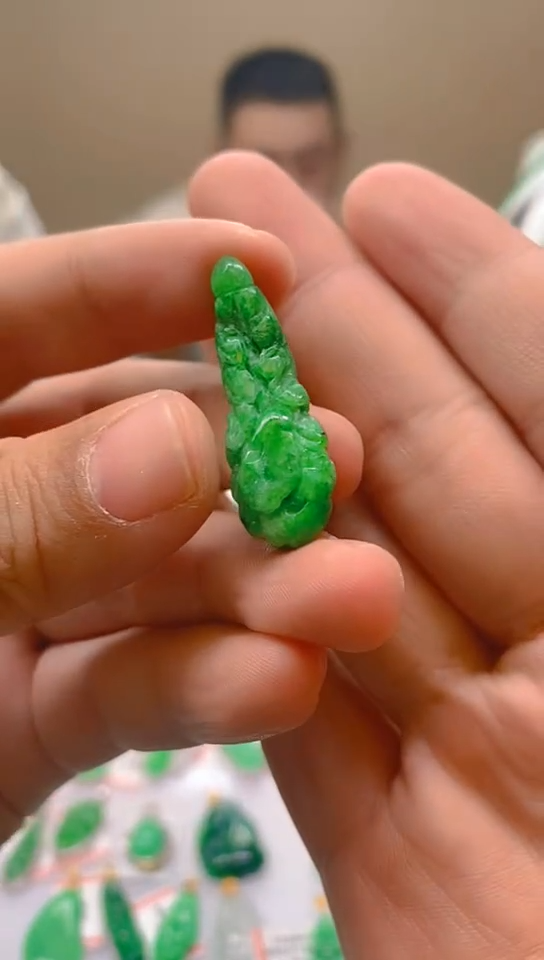 【闪购商品】翡翠颈饰未镶嵌新号开播，全场乱卖