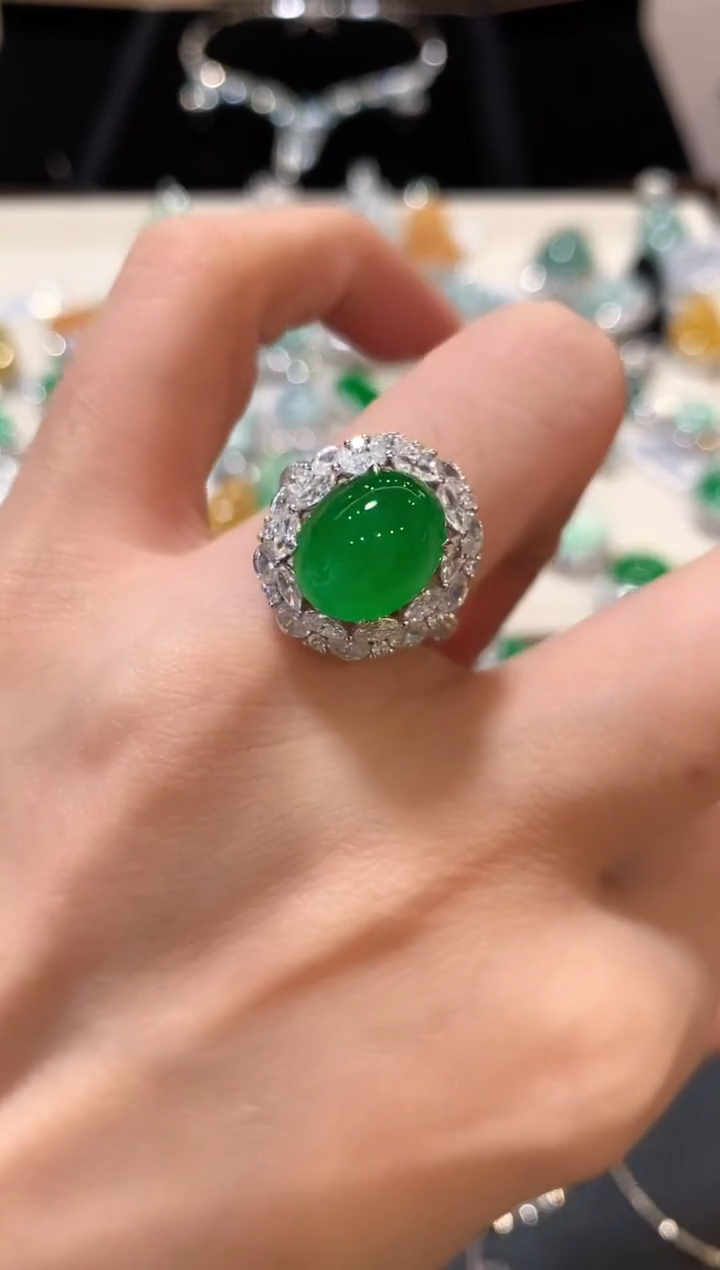 18K金镶嵌戒指翡翠雪****av60  