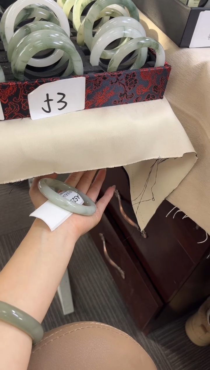 未镶嵌手镯石英质玉a525