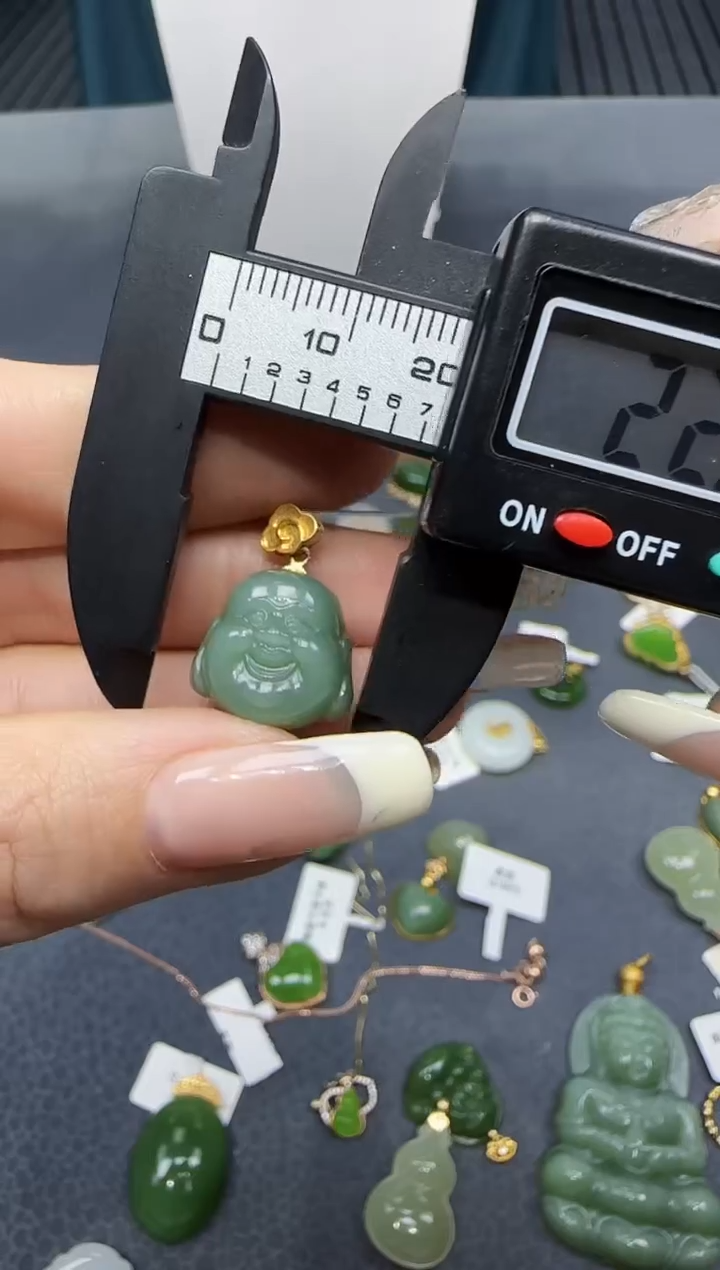 【闪购商品】和田玉挂件18K金镶嵌1