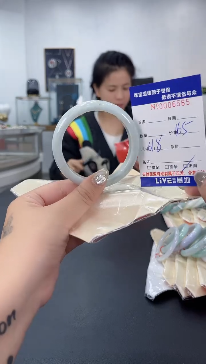 【闪购商品】翡翠手镯未镶嵌天然翡翠A货
