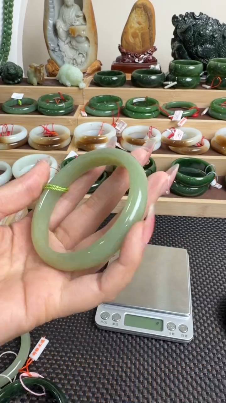 颈饰未镶嵌和田玉手镯61+