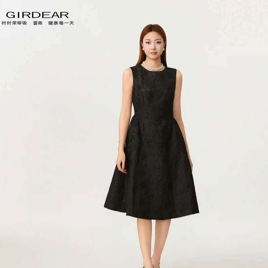 GIRDEAR/哥弟新款浮雕印花A字裙法式气质收腰显瘦连衣裙150016