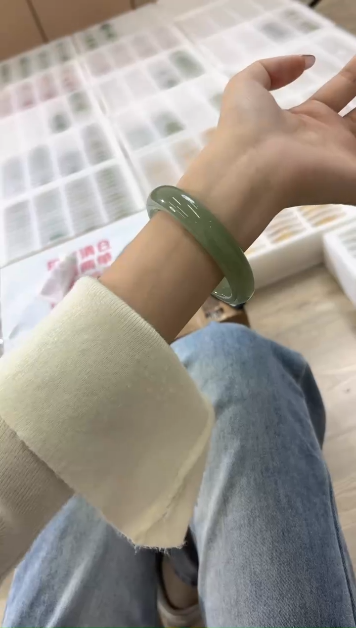 未镶嵌手镯石英质玉137-58D