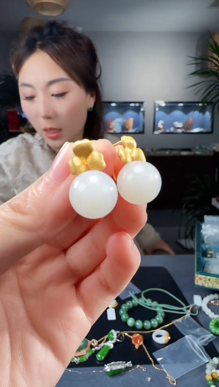【闪购商品】和田玉18K金镶嵌耳钉1