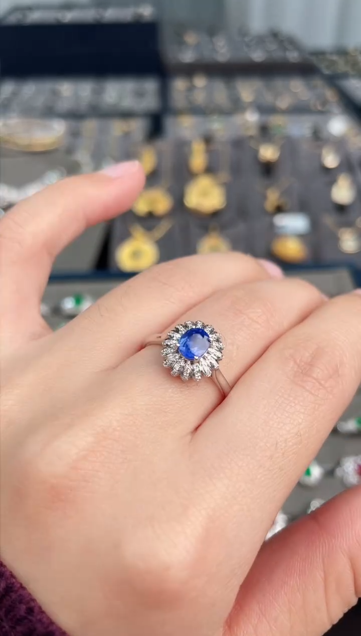 【闪购商品】蓝宝石戒指18K金镶嵌1ct