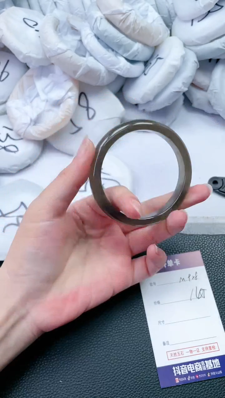 【闪购商品】石英质玉手镯未镶嵌M928