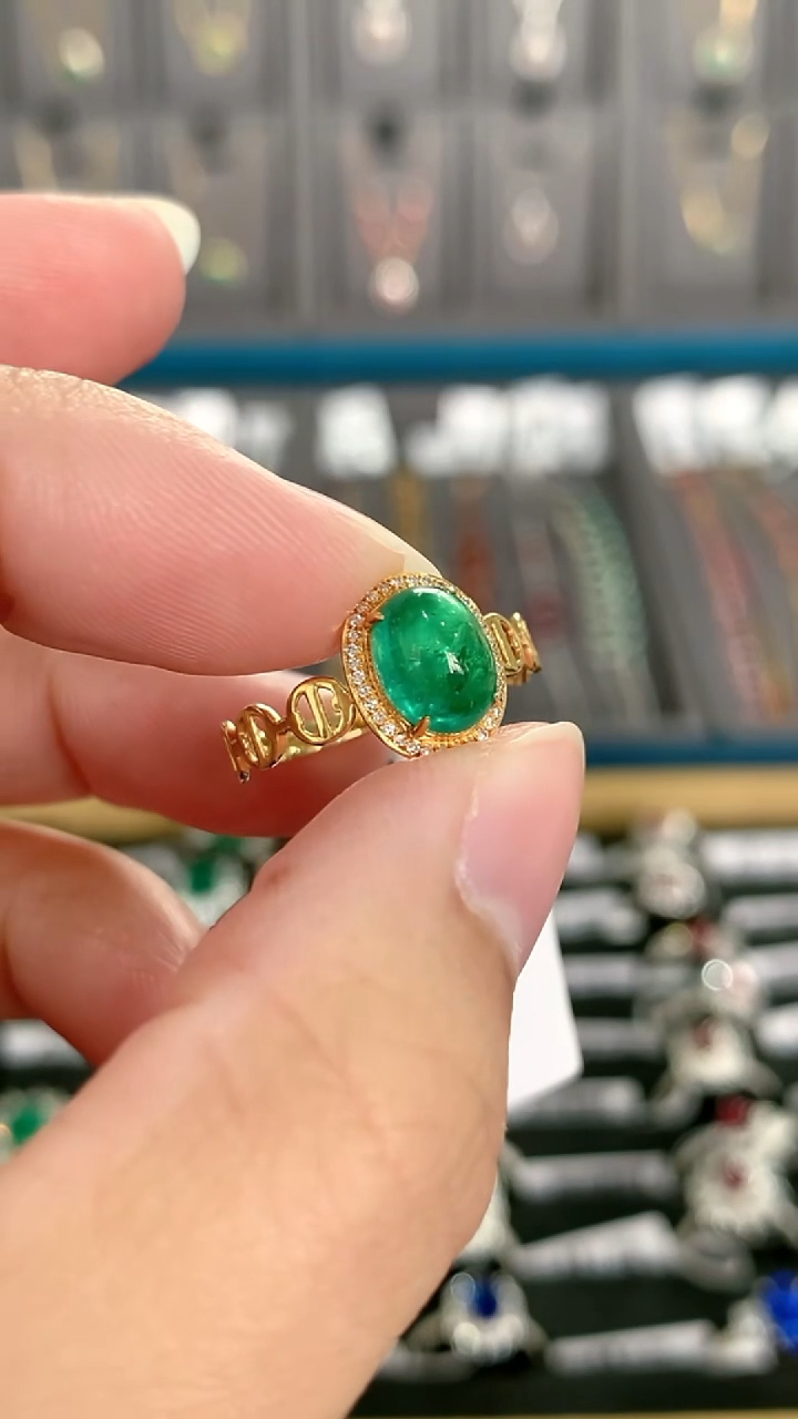 18K金镶嵌戒指祖母绿1.8克拉祖母绿