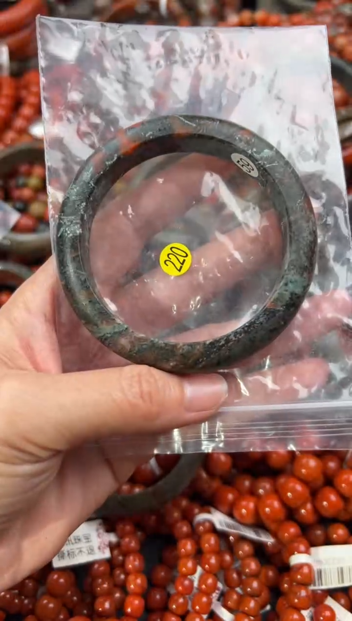 南红玛瑙手镯未镶嵌59