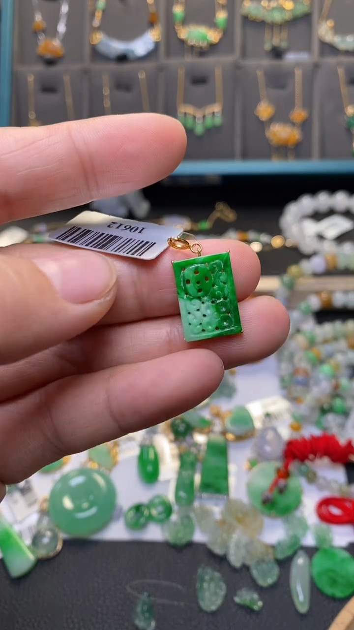 颈饰18K金镶嵌翡翠40293