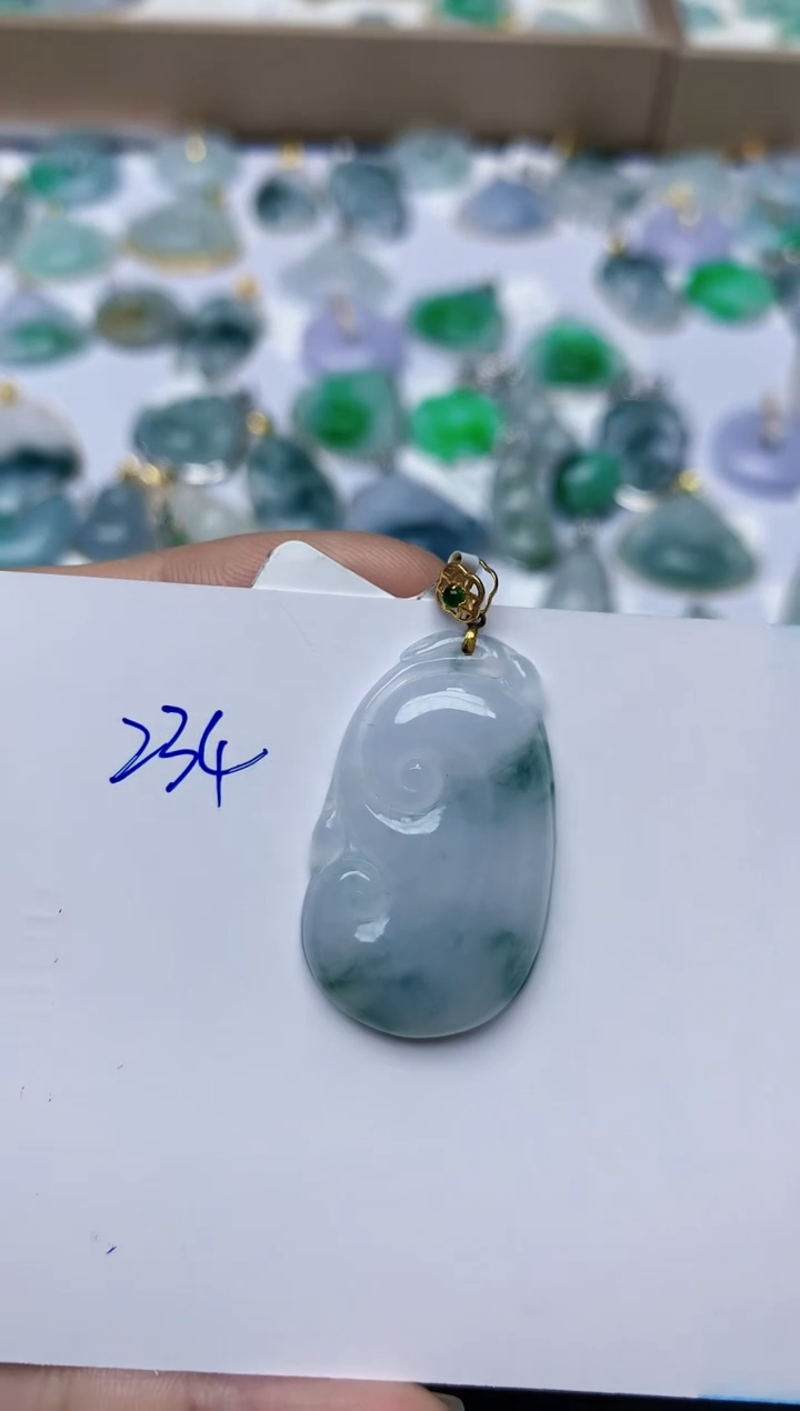 【闪购商品】翡翠颈饰18K金镶嵌天然翡翠A货   