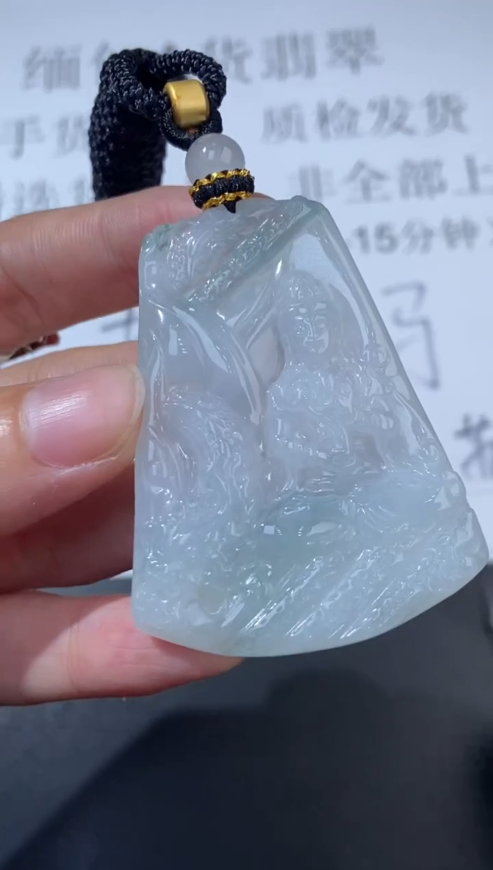 未镶嵌挂件翡翠373635     多人 