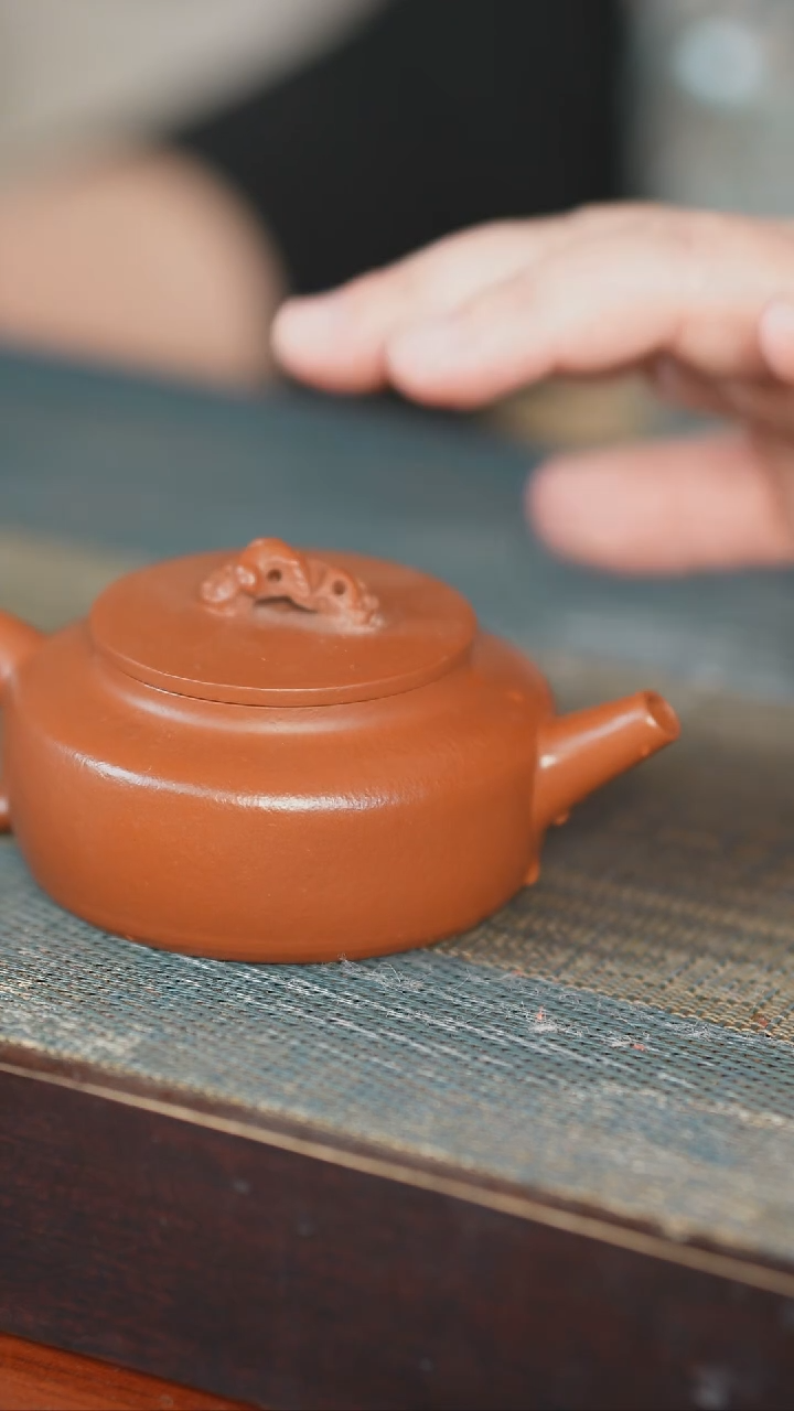 【闪购商品】全手喀左紫砂真不错，主播就是做壶的