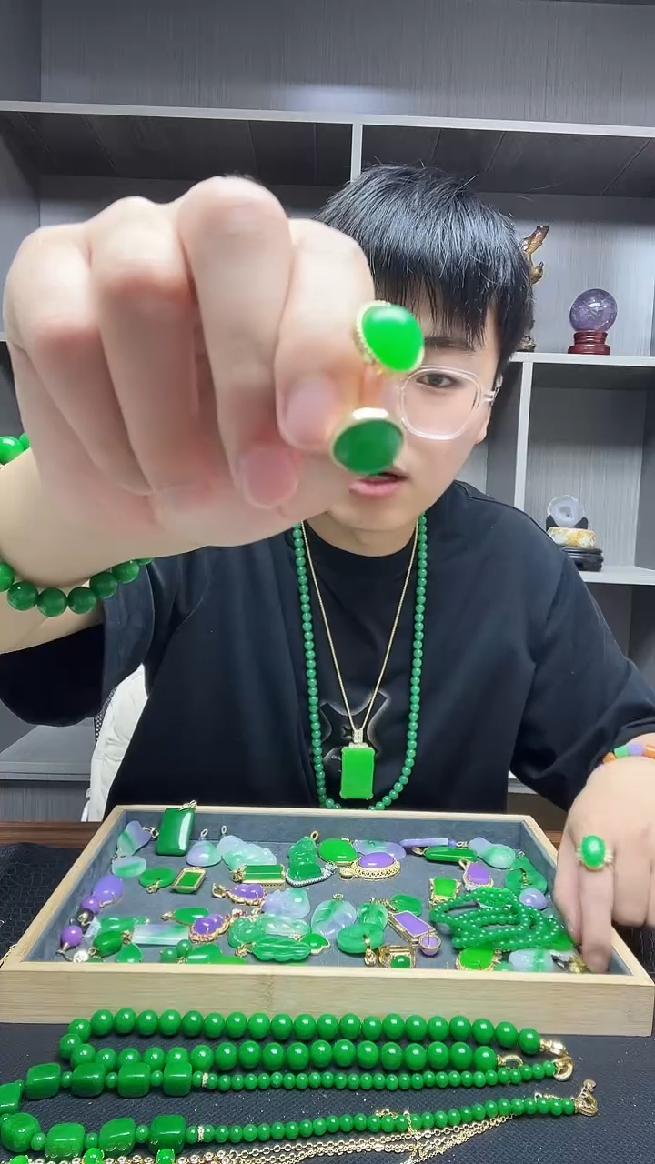 翡翠14K金镶嵌耳钉耳钉