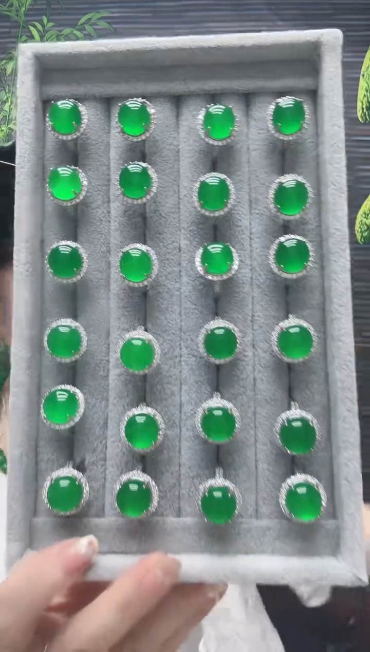 太阳花冰种满绿鸽子蛋戒指