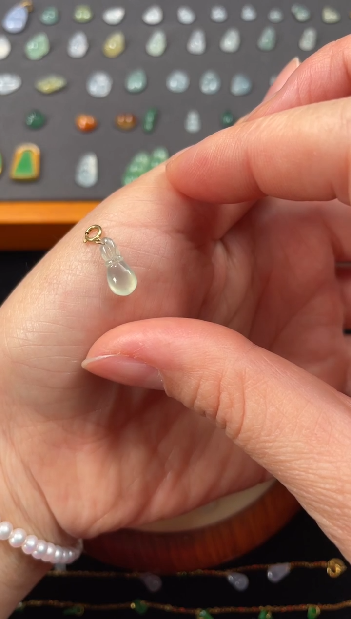 吊坠(不含链)18K金镶嵌翡翠一个  JK433