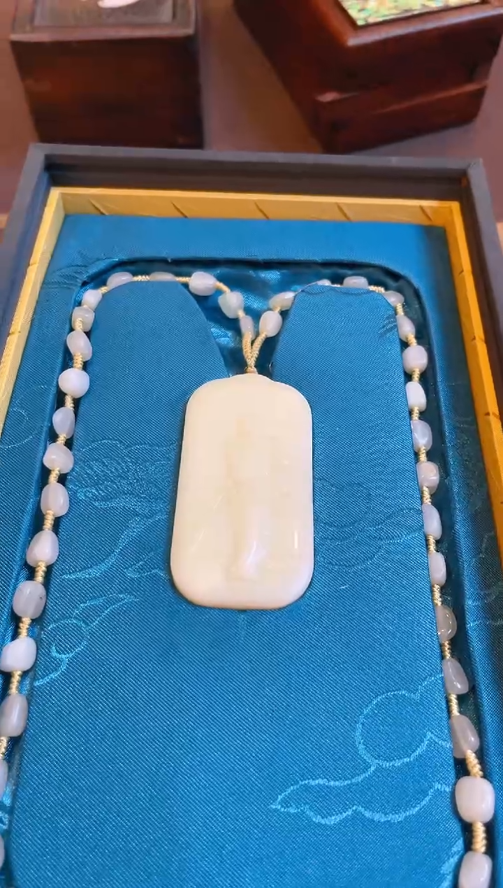 和田玉未镶嵌颈饰和田玉挂牌关羽