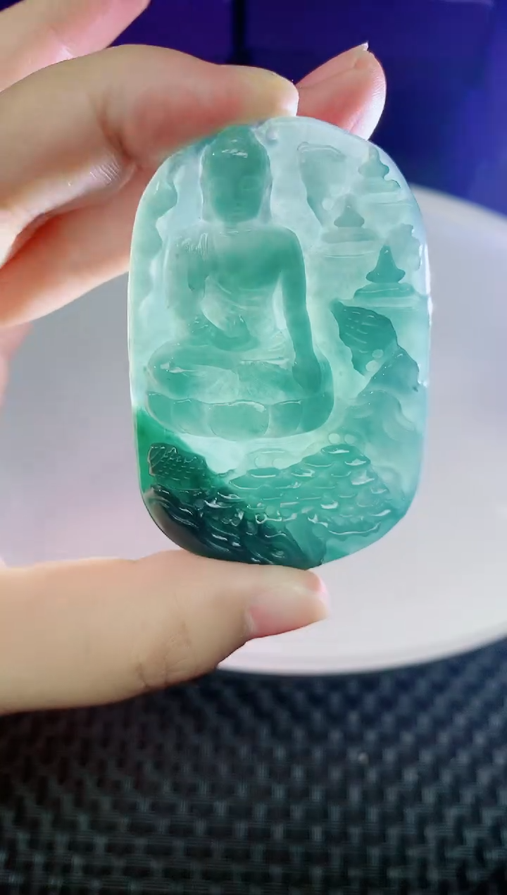 翡翠未镶嵌颈饰          