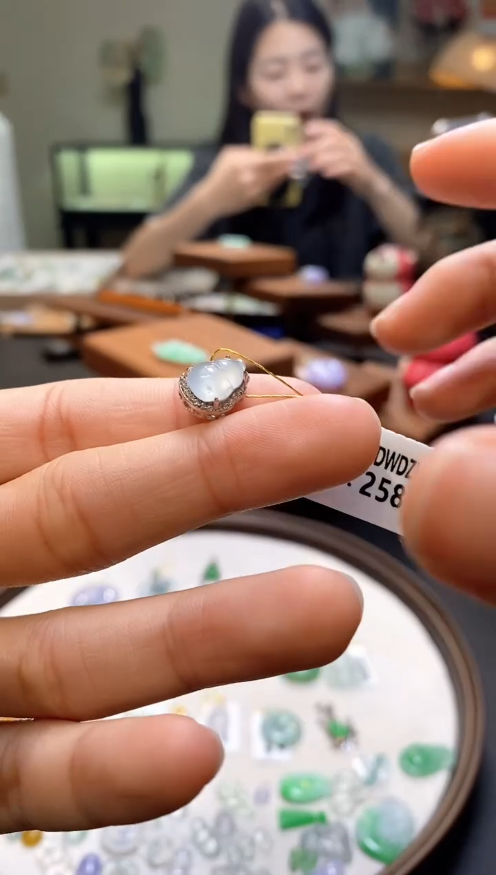 翡翠银S925镶嵌颈饰葫芦