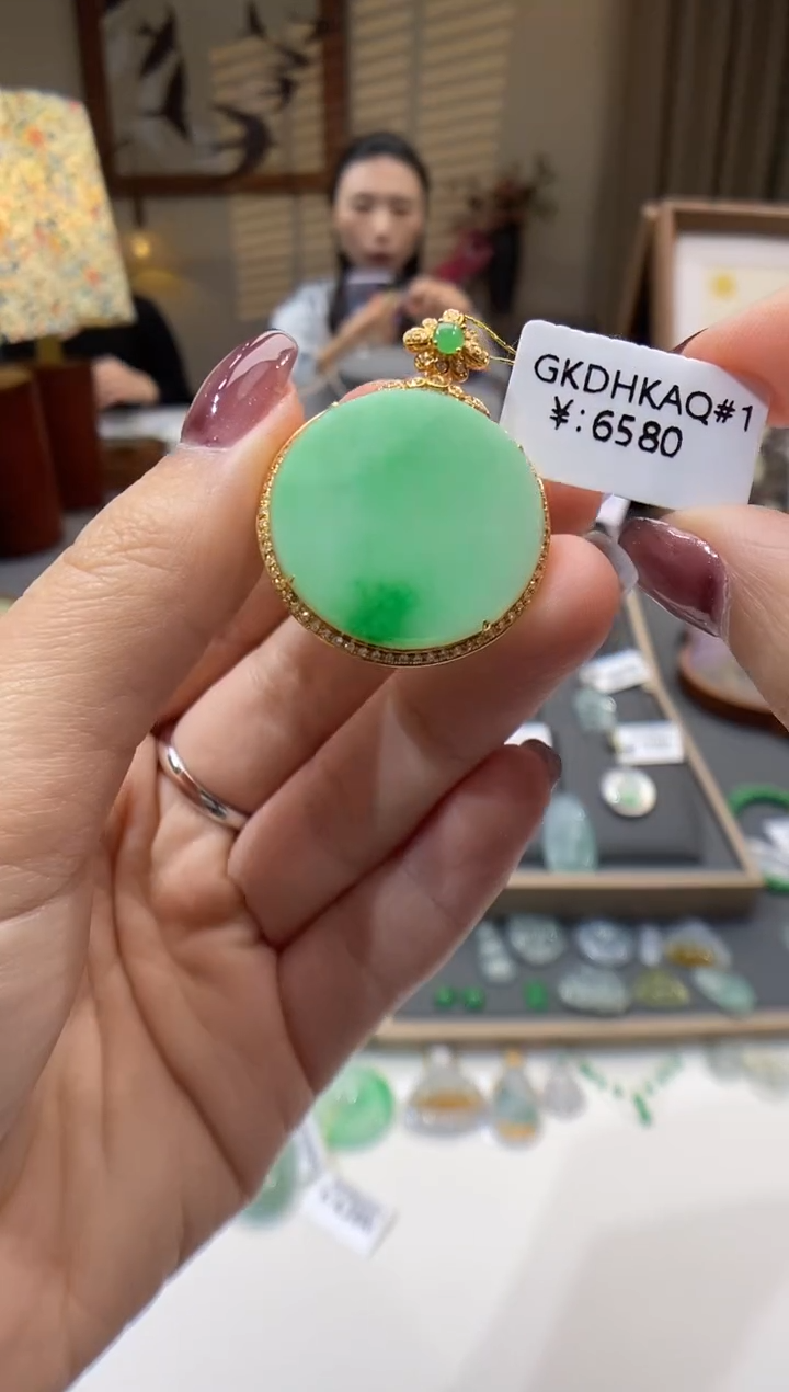 【闪购商品】翡翠颈饰18K金镶嵌无事牌