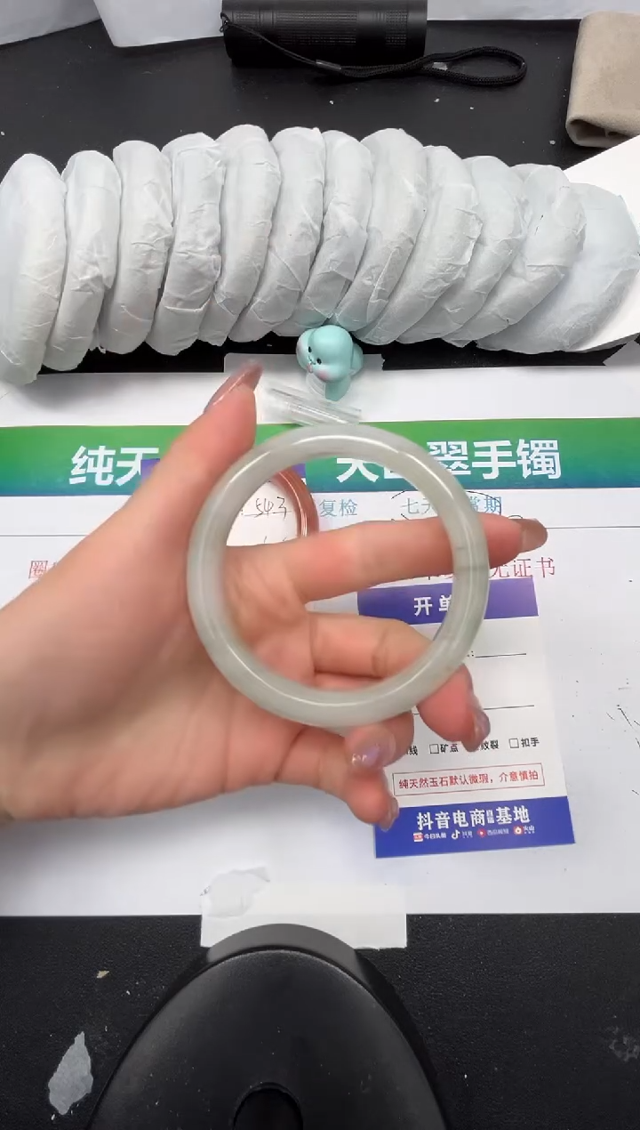 【闪购商品】石英质玉手镯未镶嵌98-60.2