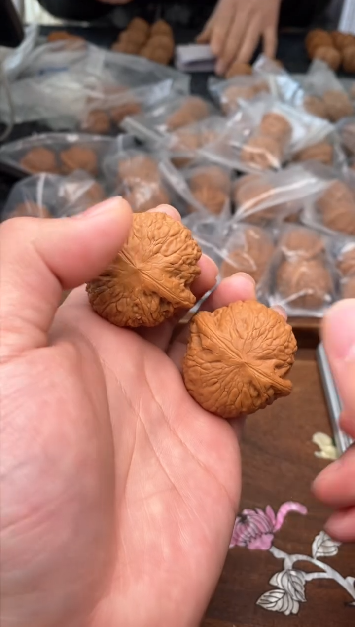 【闪购商品】文玩核桃吊坠G80号39尺铁锤