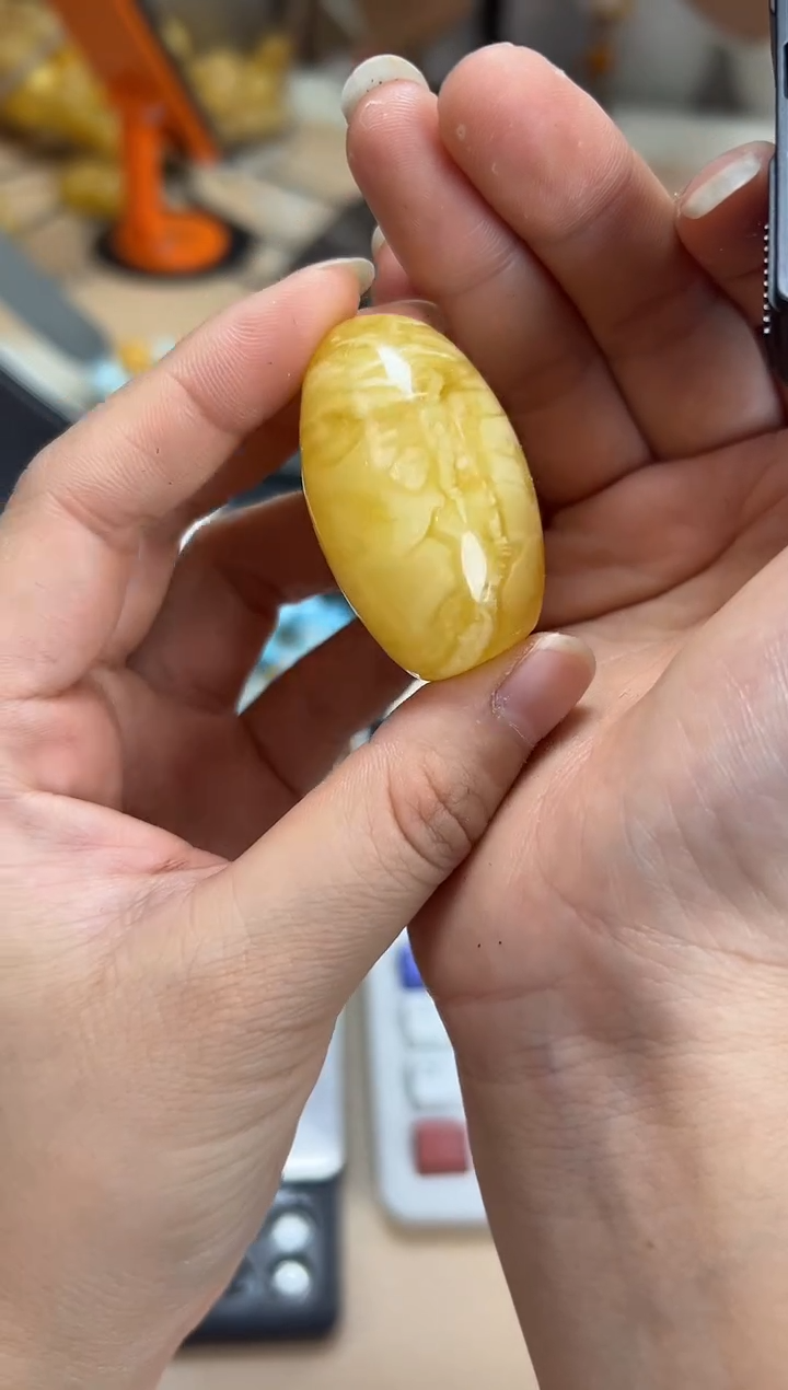 【闪购商品】琥珀裸石未镶嵌蜜蜡吊坠