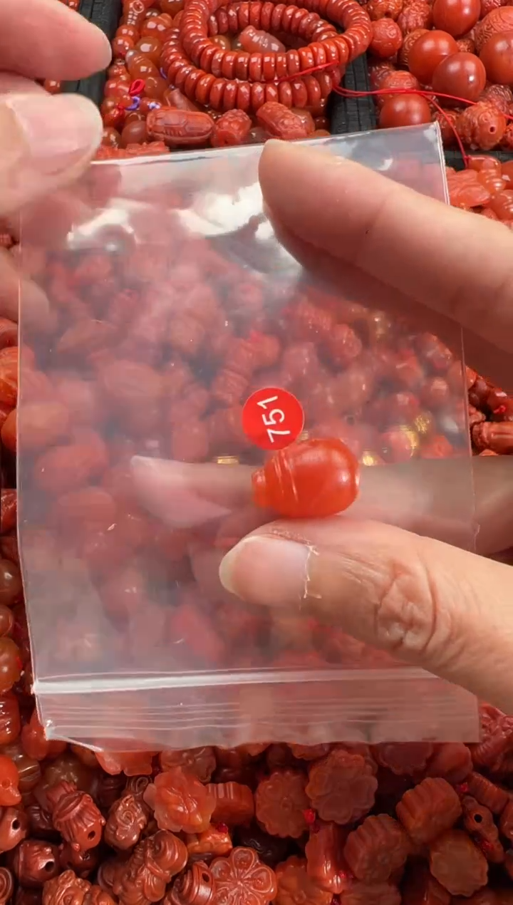 【闪购商品】南红玛瑙未镶嵌颈饰1