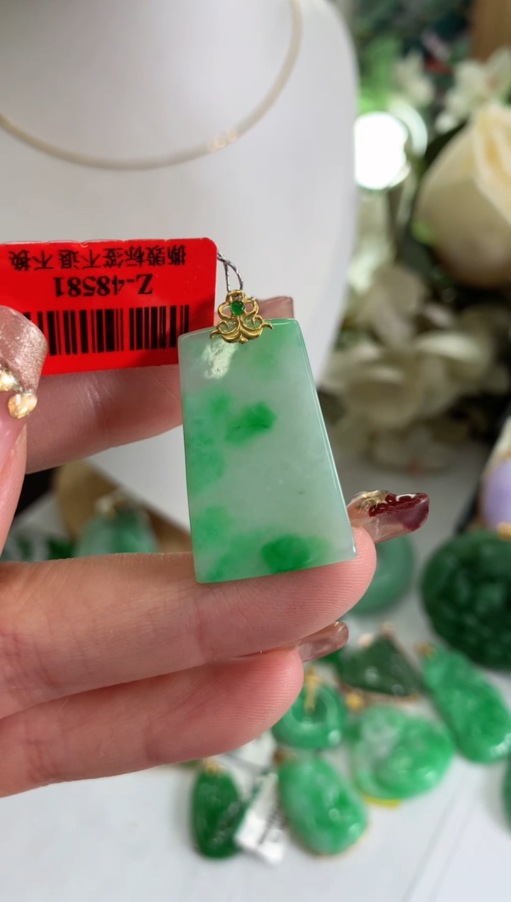 【闪购商品】翡翠吊坠(不含链)18K金镶嵌挂件