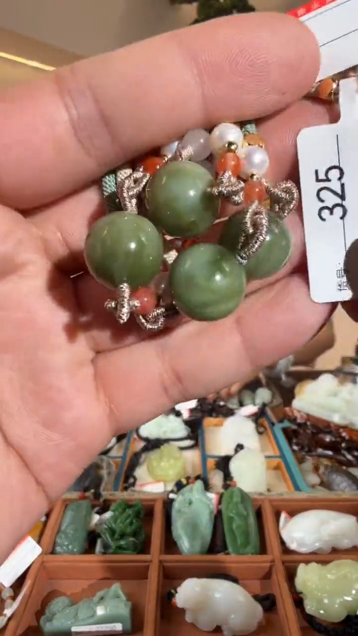 颈饰未镶嵌和田玉多样性发货其中一件