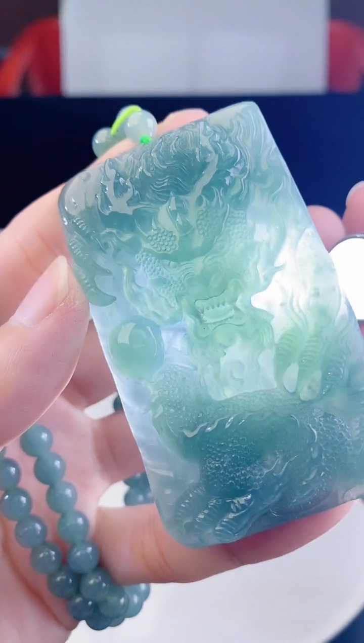 颈饰未镶嵌翡翠·