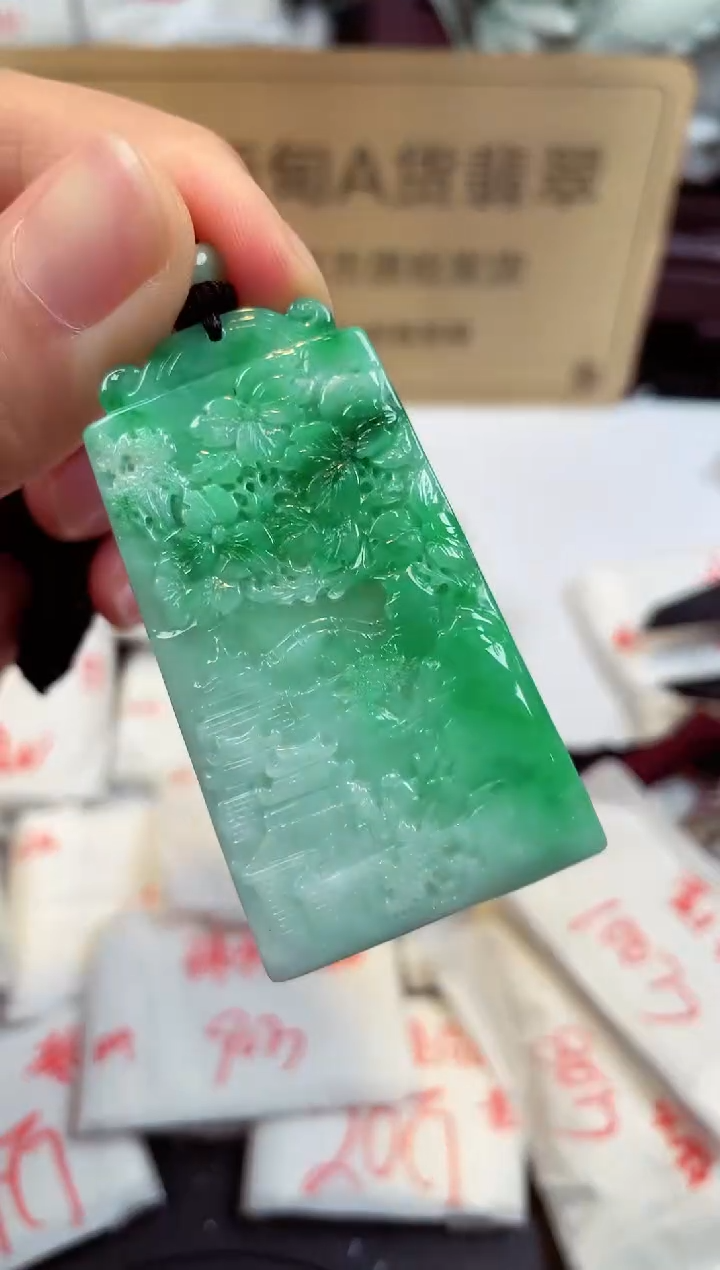 【闪购商品】翡翠颈饰未镶嵌天然缅甸翡翠A货