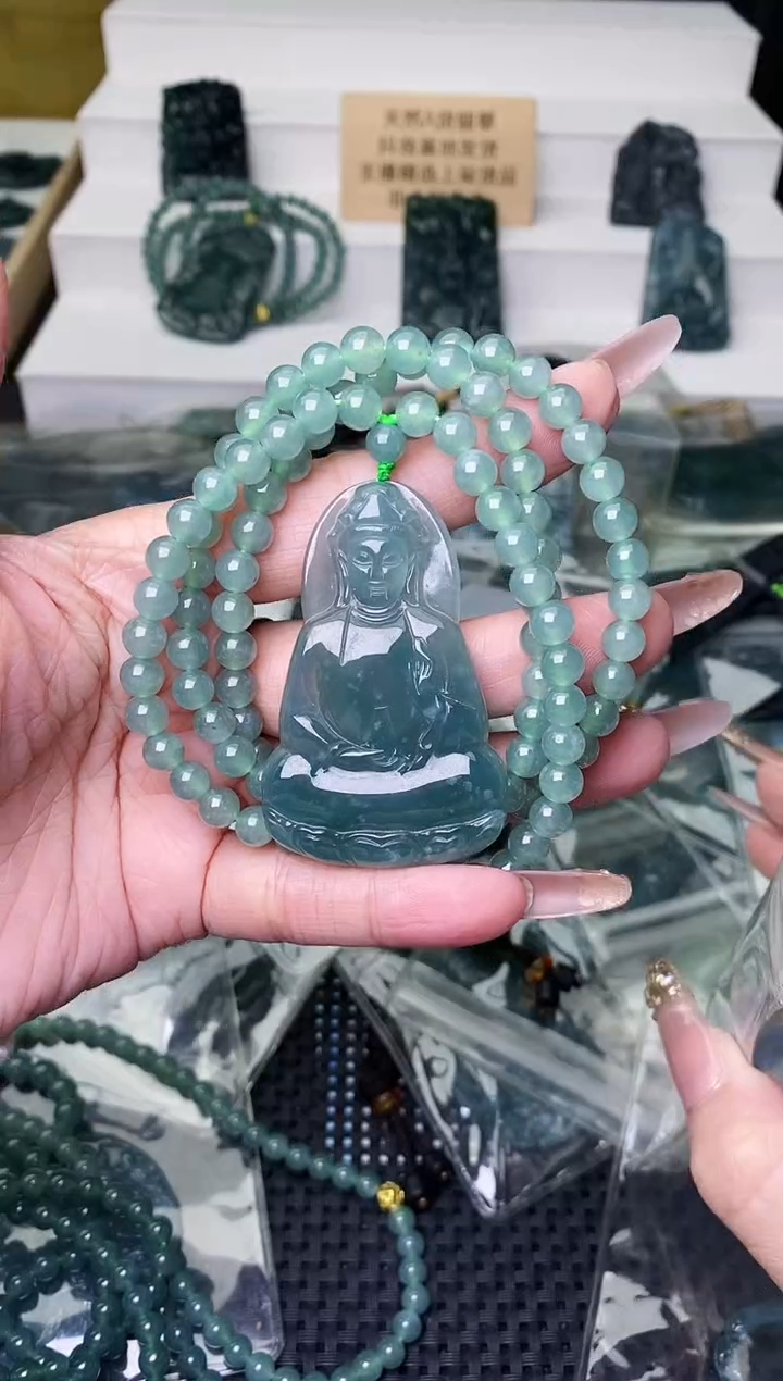 颈饰未镶嵌翡翠 