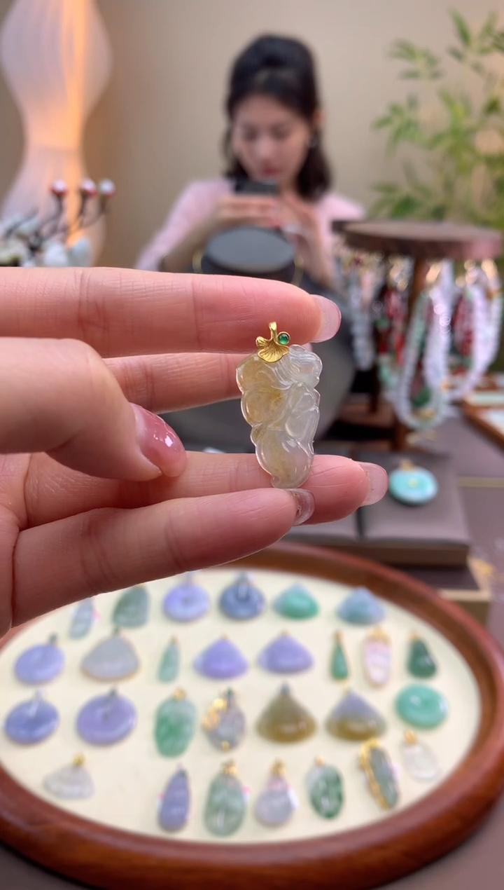【闪购商品】翡翠颈饰18K金镶嵌仙子