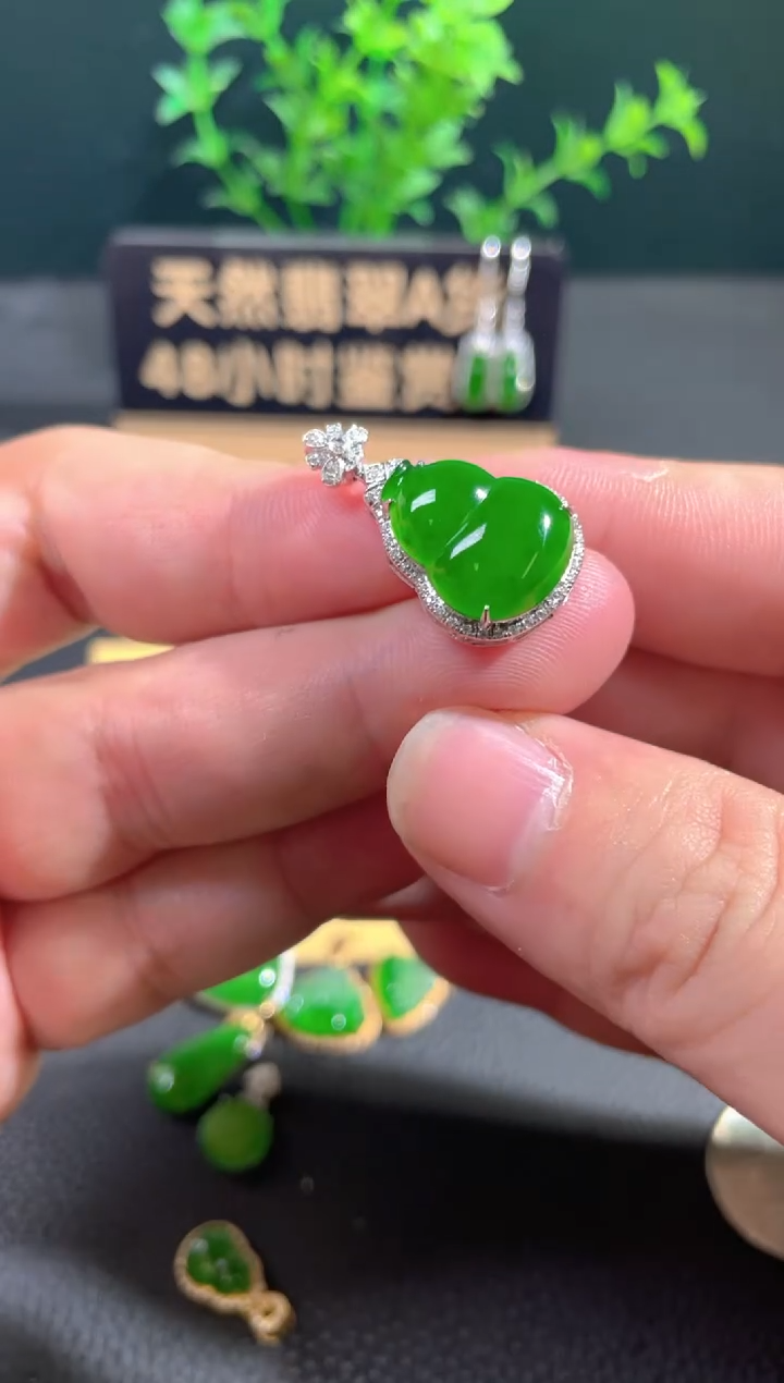 【闪购商品】翡翠颈饰18K金镶嵌翡翠