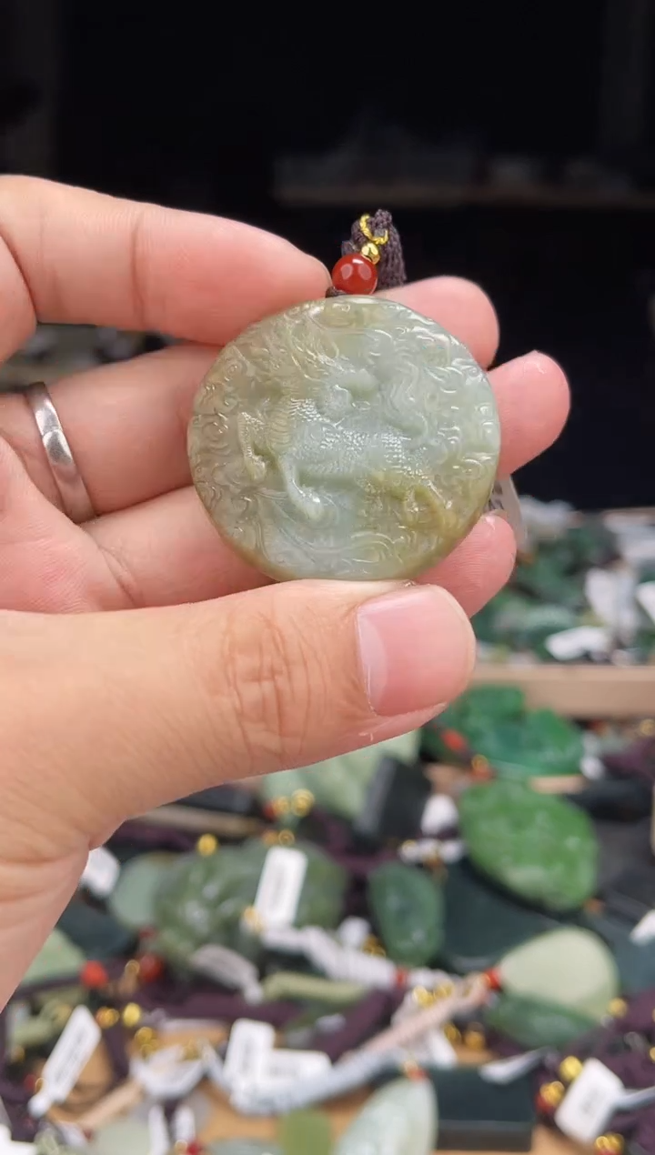 颈饰未镶嵌和田玉1