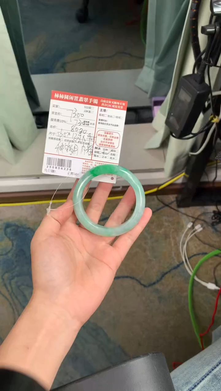 翡翠手镯未镶嵌m**o姐姐250806236