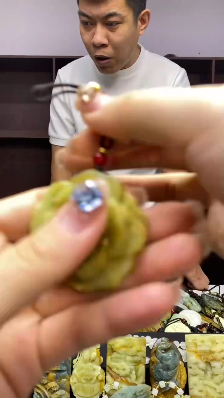未镶嵌岫玉挂件  
