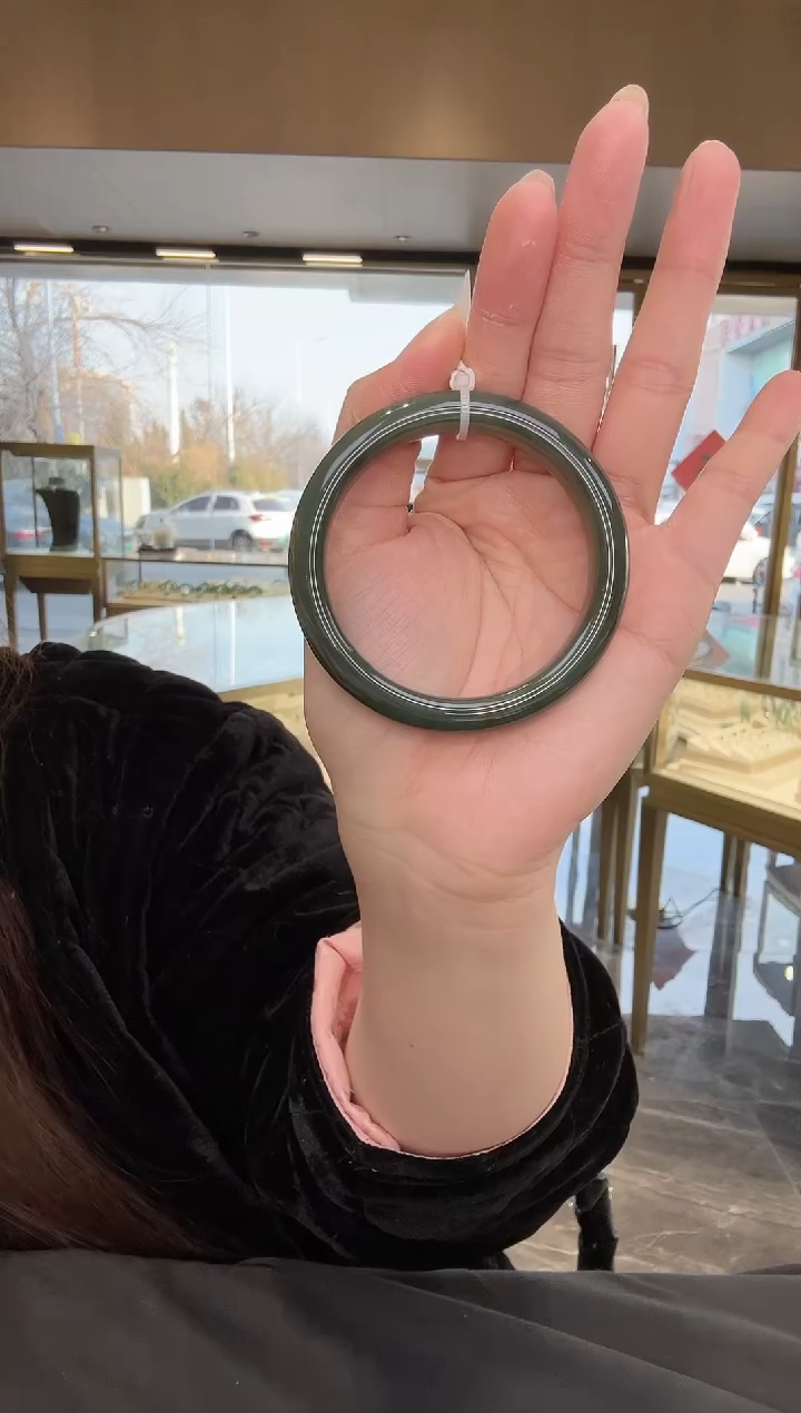 【闪购商品】和田玉手镯未镶嵌美绿镯57