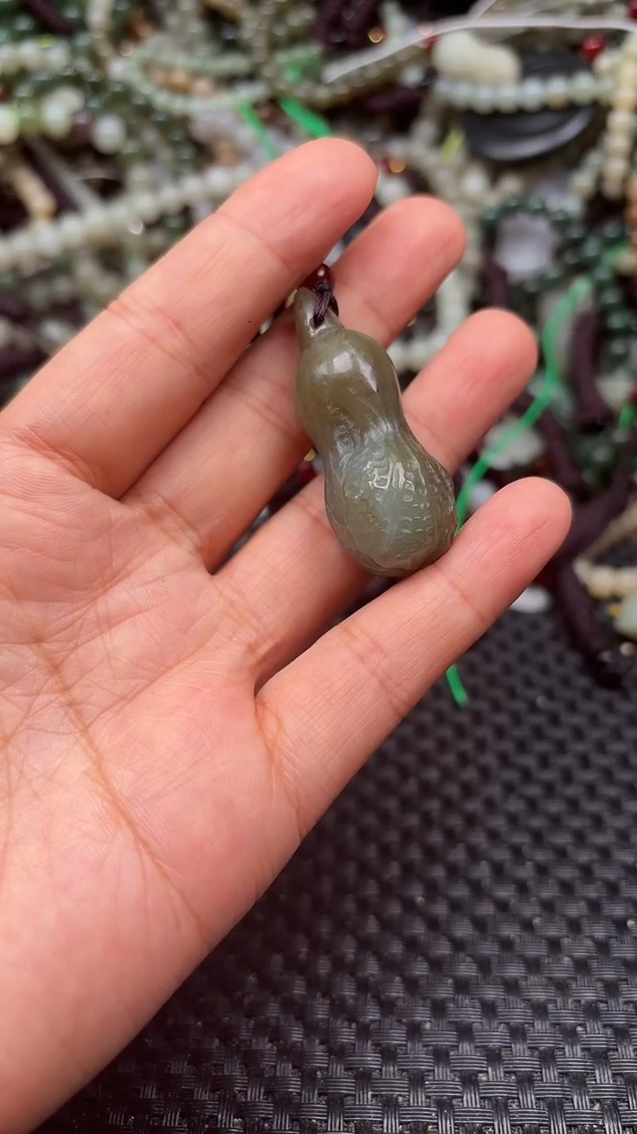 和田玉未镶嵌颈饰1