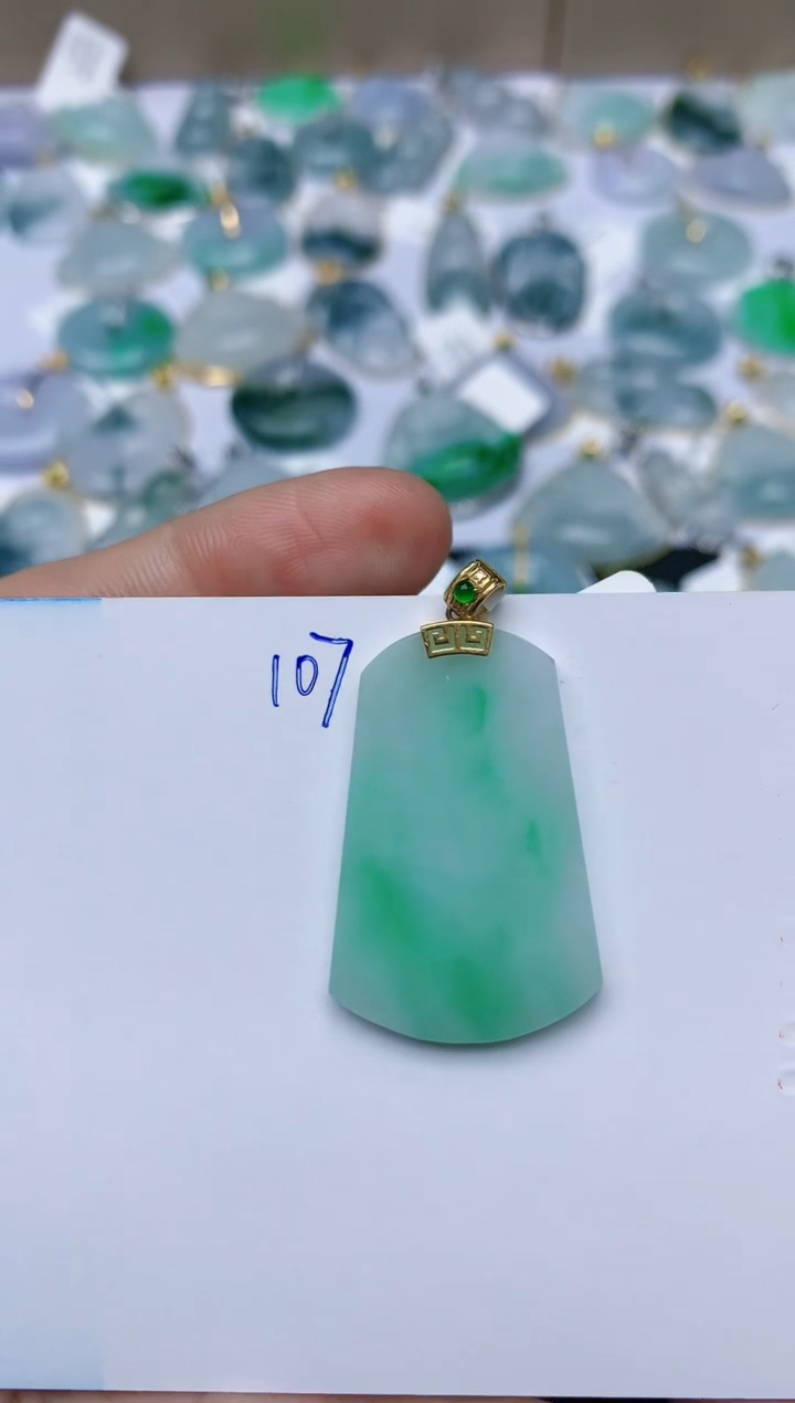 【闪购商品】翡翠颈饰18K金镶嵌天然翡翠A货    107