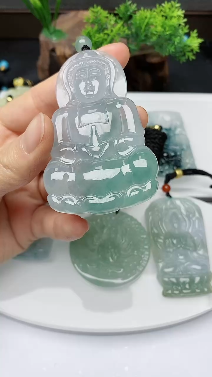 【闪购商品】翡翠颈饰未镶嵌        