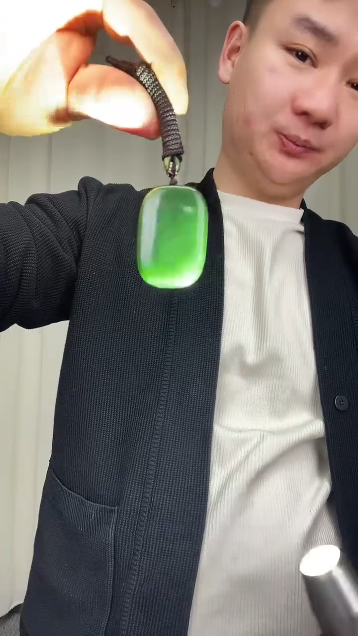 未镶嵌和田玉挂件多样性发其一