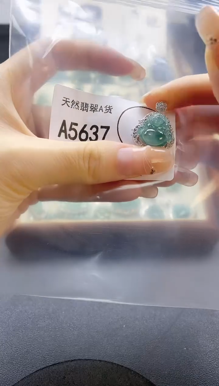 翡翠未镶嵌吊坠(赠链)天然翡翠A货
